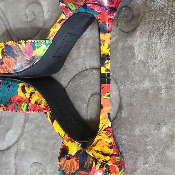 Floral Heels - Picture 4 of 5